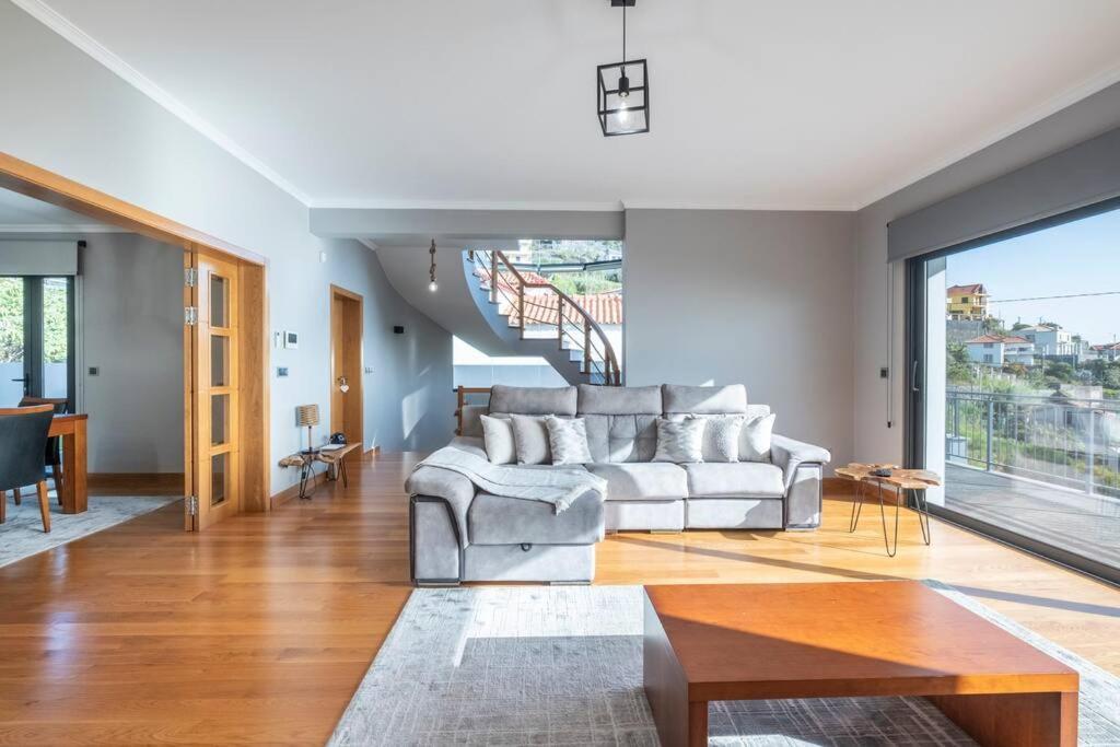 Yuri Big House Ribeira Brava